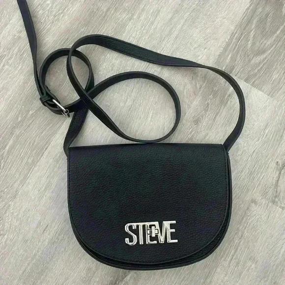 Steve Madden Handbags - STEVE MADDEN- Turnlock Black Crossbody